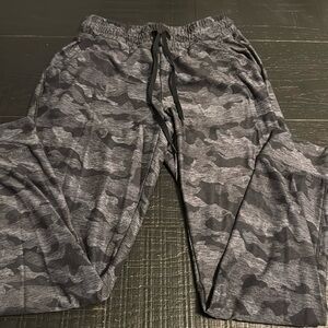 Black and gray camo women’s size small joggers with pockets GUC